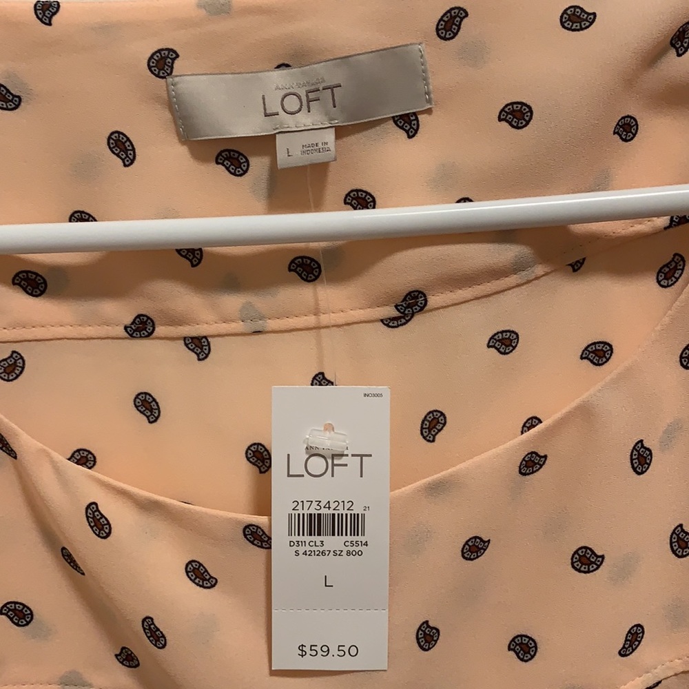 NWT- Ann Taylor Loft, long sleeve blouse with button sleeve. - Picture 3 of 4
